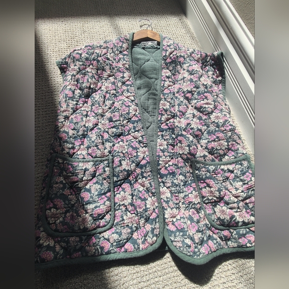 Self Contrast Lacey Quilted Vest - M - Picture 7 of 10